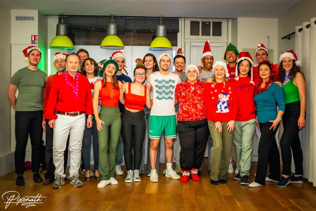 photo de classe 2025 élèves aurélie stayfan bachatamore noel